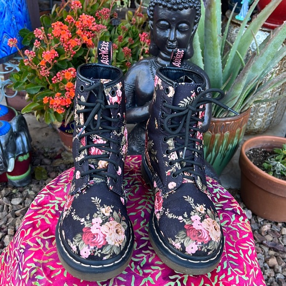 Dr. Martens Victorian Rose Floral Boots - Picture 9 of 16